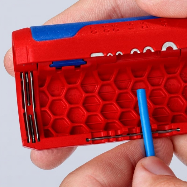 Taietor de teava ondulata si dezizolator Knipex 90 22 02 SB, Ø13-32 mm [9]