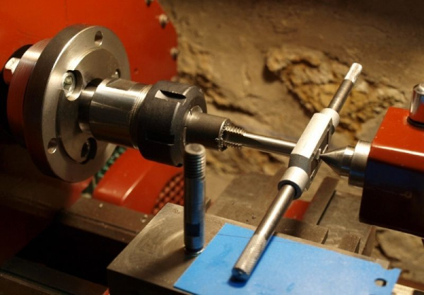 Trusa de tarozi si filiere Troy 36110, M2-M18, 110 piese [3]