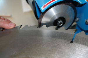 Masina electrica pentru ascutire disc fierastrau GSS 700 P Gude 94220, 370 W, 2800 rpm [9]