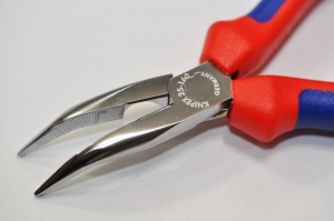 Cleste profesional cu varf lung indoit si suprafata taietoare Knipex 25 25 160, 160 mm [1]