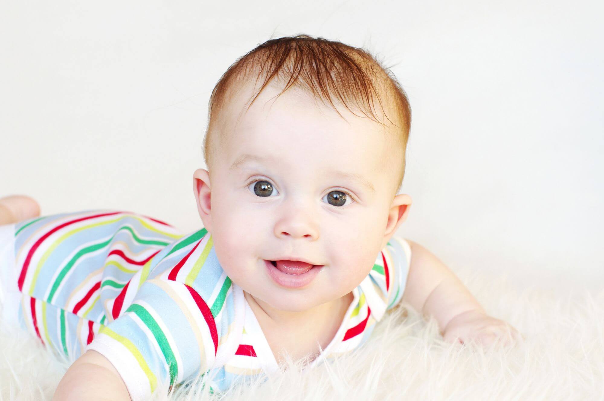 Bebelușul la 6 luni: Dezvoltare pas cu pas