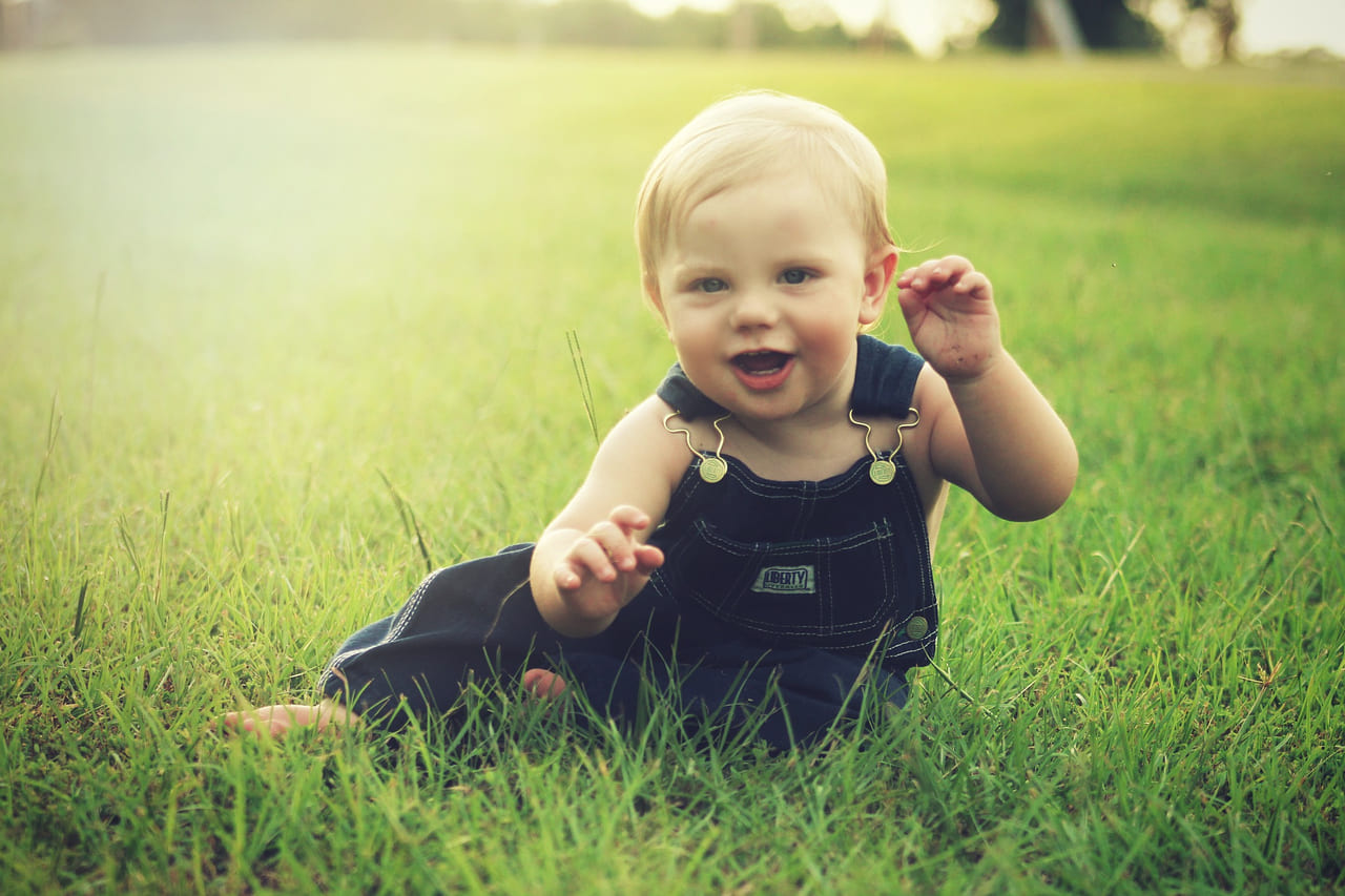 Cadou băiețel 1 an: Top 7 idei de cadouri pentru bebe