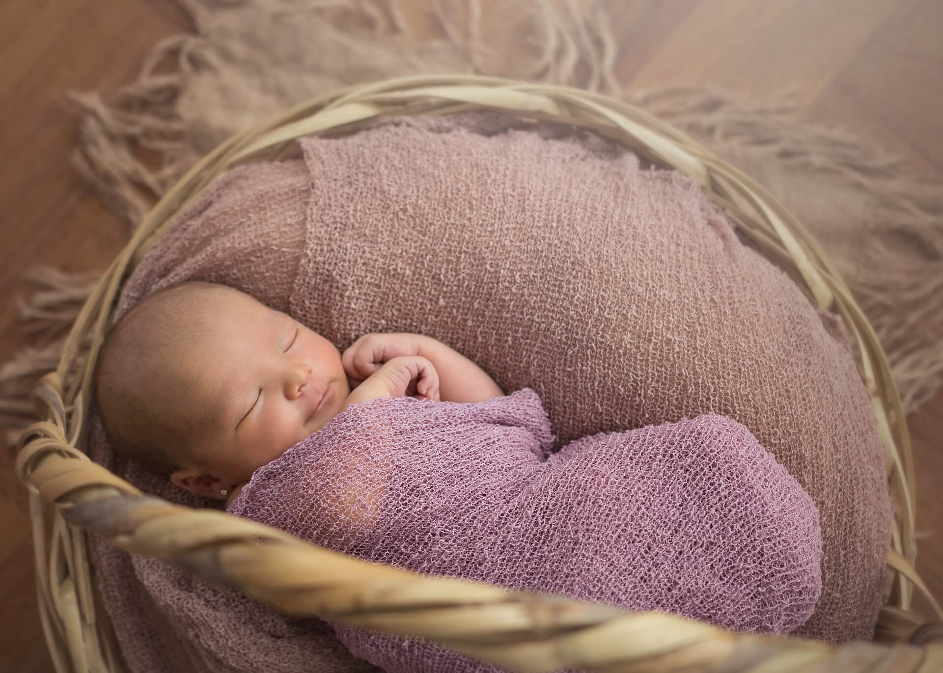 Somnul bebelușului în primul an: Etape și sfaturi