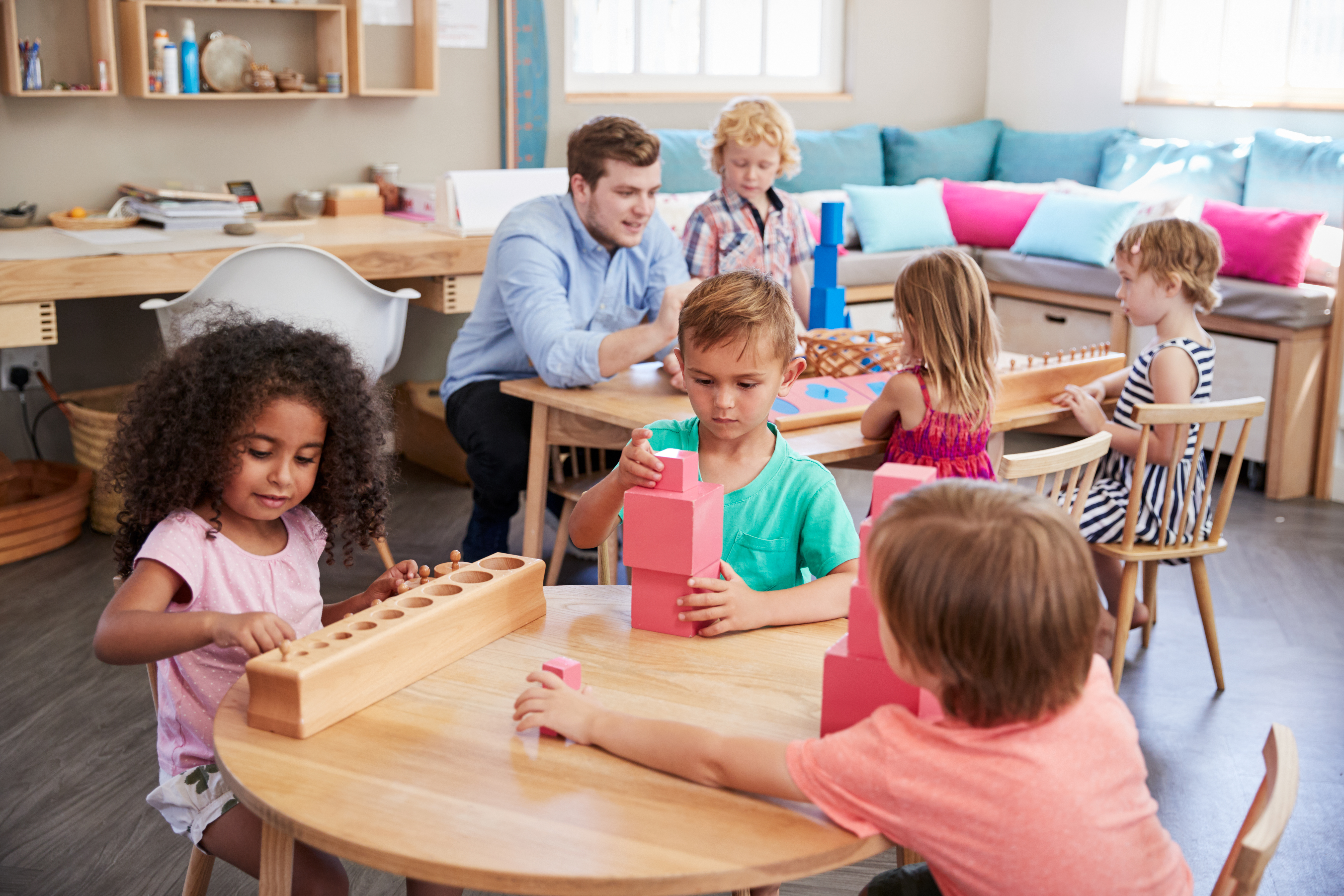 Metoda Montessori: Ce este si care sunt beneficiile?
