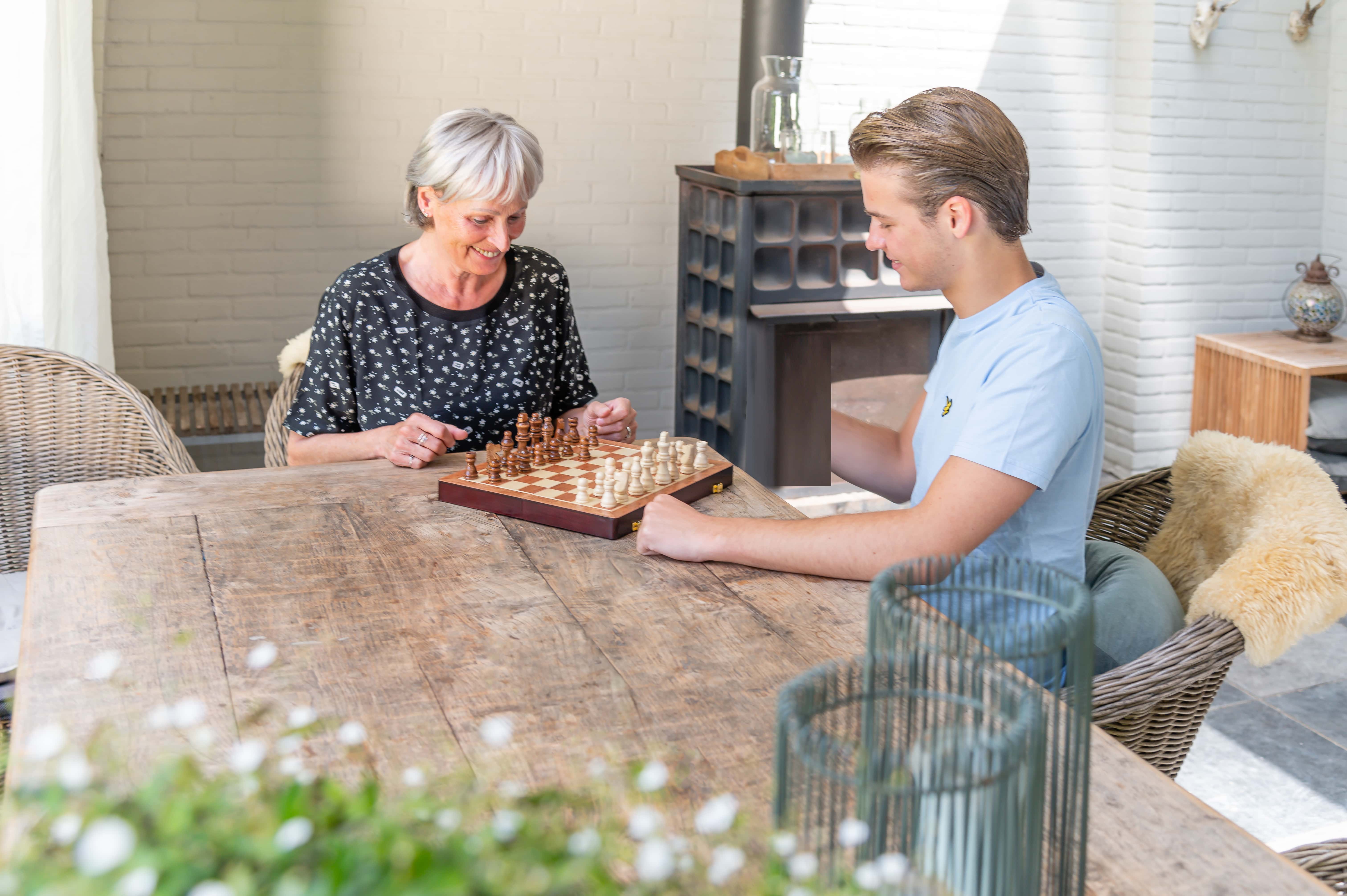 Joc de Sah, cutie de lemn pliabila 24.5 x 24.5 x 2.5 cm [3]