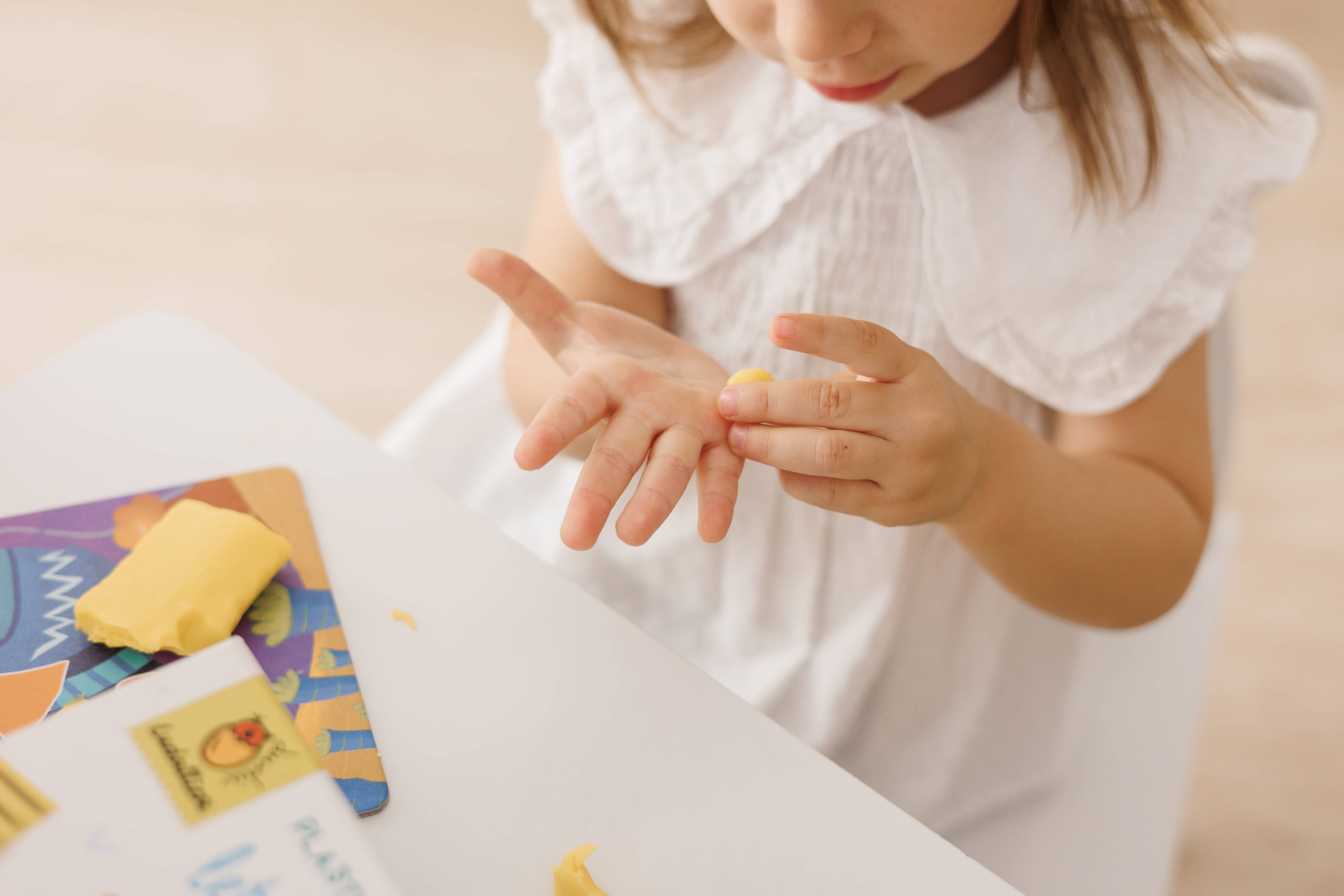 CREA DUDU: HAI SĂ DECORĂM – PLASTILINĂ [10]