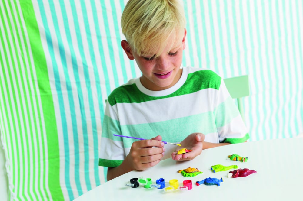 Atelier creativ Modeleaza si picteaza - Dinozaur care straluceste in intuneric [4]