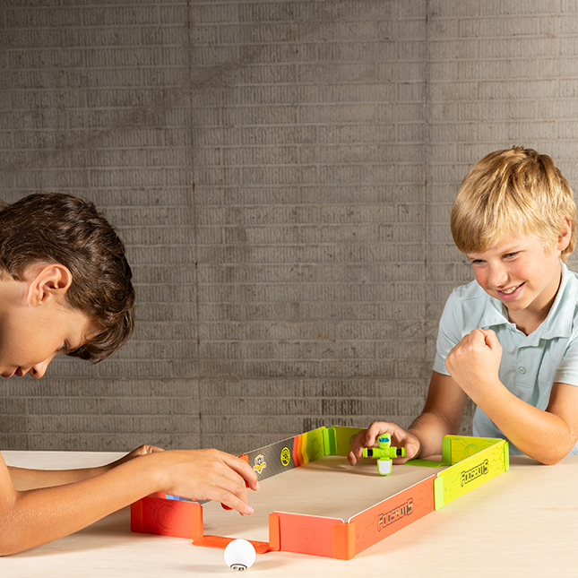 Foosbots, Set competitie cu stadion si roboti de fotbal [3]