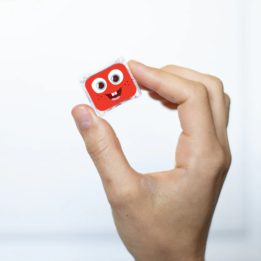 Jucarie senzoriala luminoasa Sammy - Glo Cube, rosu [7]