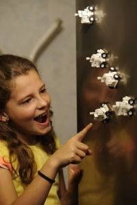 Masinuta antigravitationala Zero-gravity Fridge Rover, KidzLabs [4]