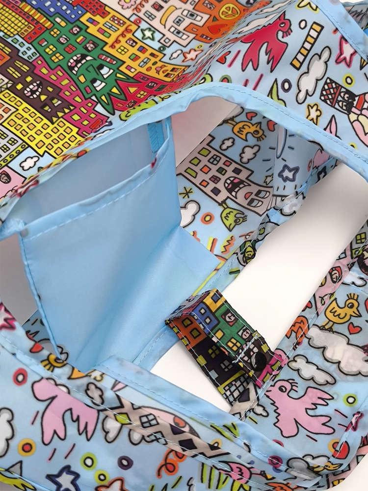 Sacosa din material reciclat, design James Rizzi [5]