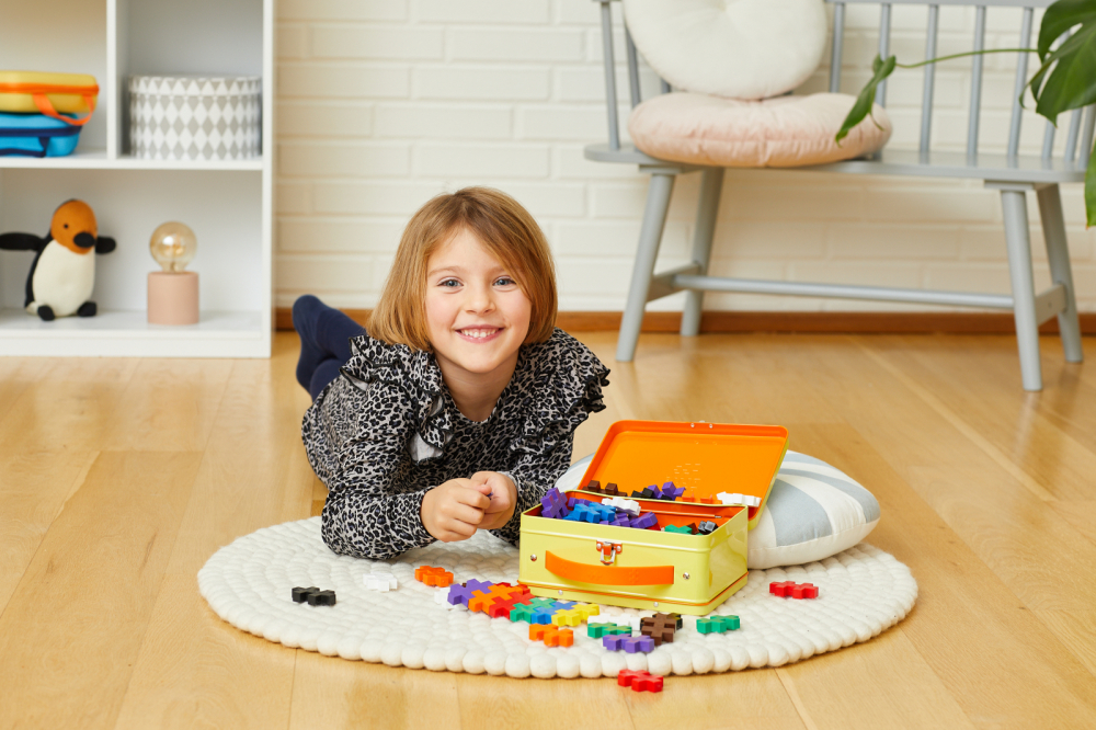 Set constructie Plus-Plus, 70 piese mari, portabil, in cutie metalica, culori standard [4]