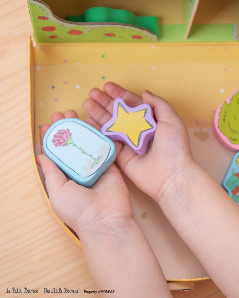 Set de joaca cu 10 figurine din lemn, portabil - Micul Print [5]