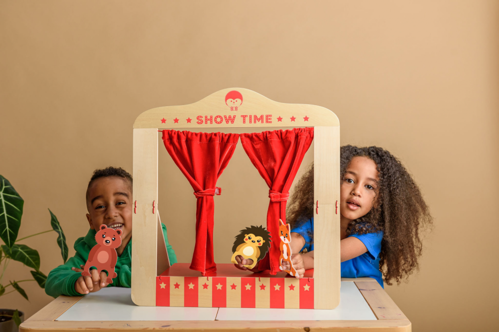 Teatru de papusi din lemn pentru masa, pliabil, cu figurine incluse Kipod [3]