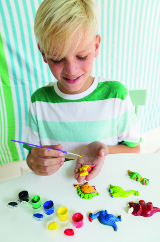 Atelier creativ Modeleaza si picteaza - Dinozaur care straluceste in intuneric [4]