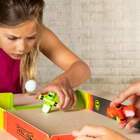 Foosbots, Set competitie cu stadion si roboti de fotbal [4]