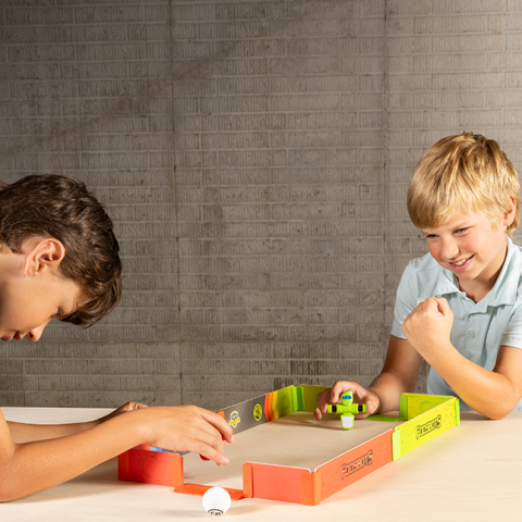 Foosbots, Set competitie cu stadion si roboti de fotbal [2]