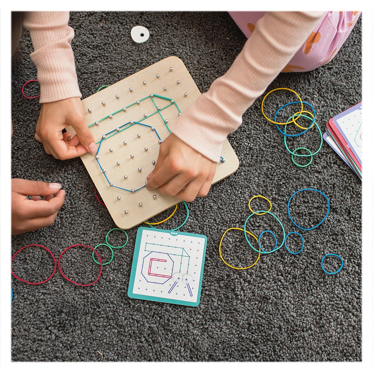 Geoboard, joc creativ cu elastice [2]