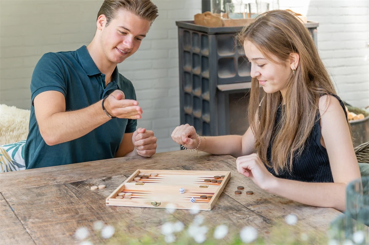 Joc 2 in 1: Sah si table in cutie de lemn pliabila 29 x29 cm, dimensiune rege: 60mm [1]