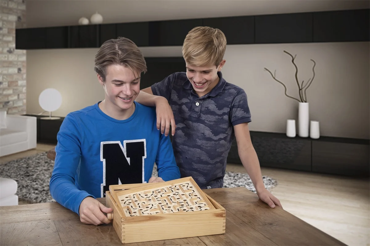 Joc Labirint din lemn, dimensiuni 32,5 x 28,5 x 8,5 cm    [1]