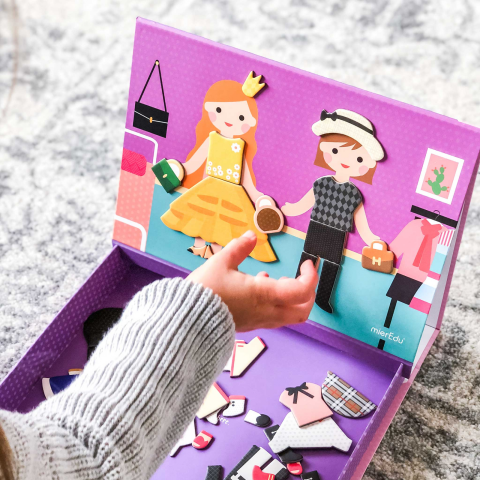 Joc puzzle magnetic de arta si asociere - Imbracaminte [4]