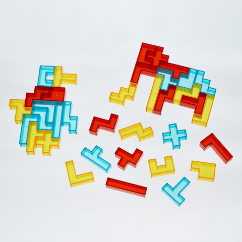 Jucarii si jocuri copii - Puzzle 3D Pentominoes - 36 Piese si 12 Carduri de Activitati, Joc Educativ de Logica si Constructie, 18 Lun