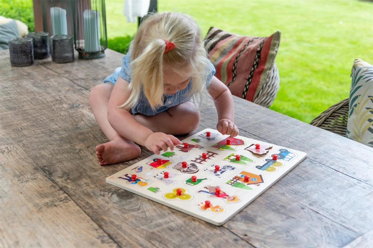 Jucarii copii 2-3 ani - Puzzle incastru din lemn cu butoane Ferma, 17 piese, 40 x 30 cm