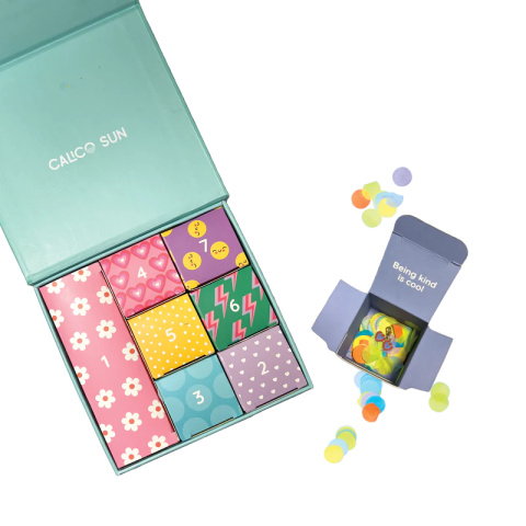 Set cadou bratara si charmuri - Calendar pentru sarbatorit evenimente - Cool To Be Kind [4]