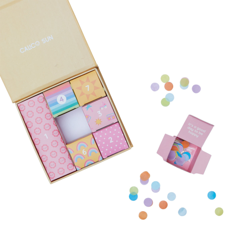 Set cadou bratara si charmuri - Calendar pentru sarbatorit evenimente - Good Vibes Only [1]