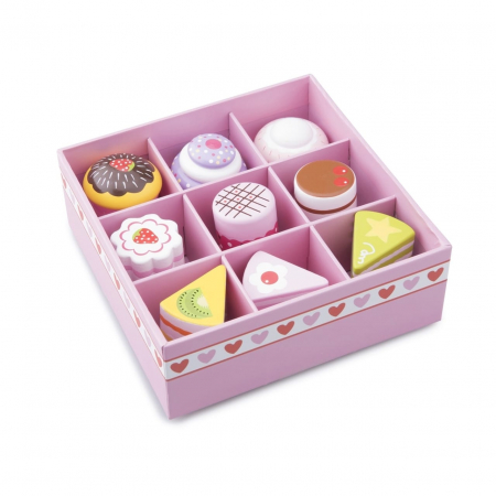 Bucatarii copii - Set de 9 prajituri in cutie de cadou, New Classic Toys, 2-3 ani +