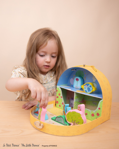 Set de joaca cu 10 figurine din lemn, portabil - Micul Print [5]