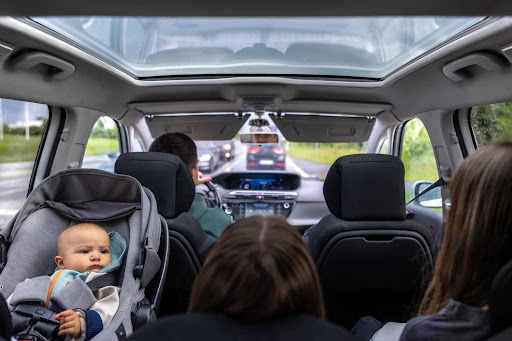 Când este momentul să schimbi scaunul auto al copilului? Ghid complet pentru părinți în 2026