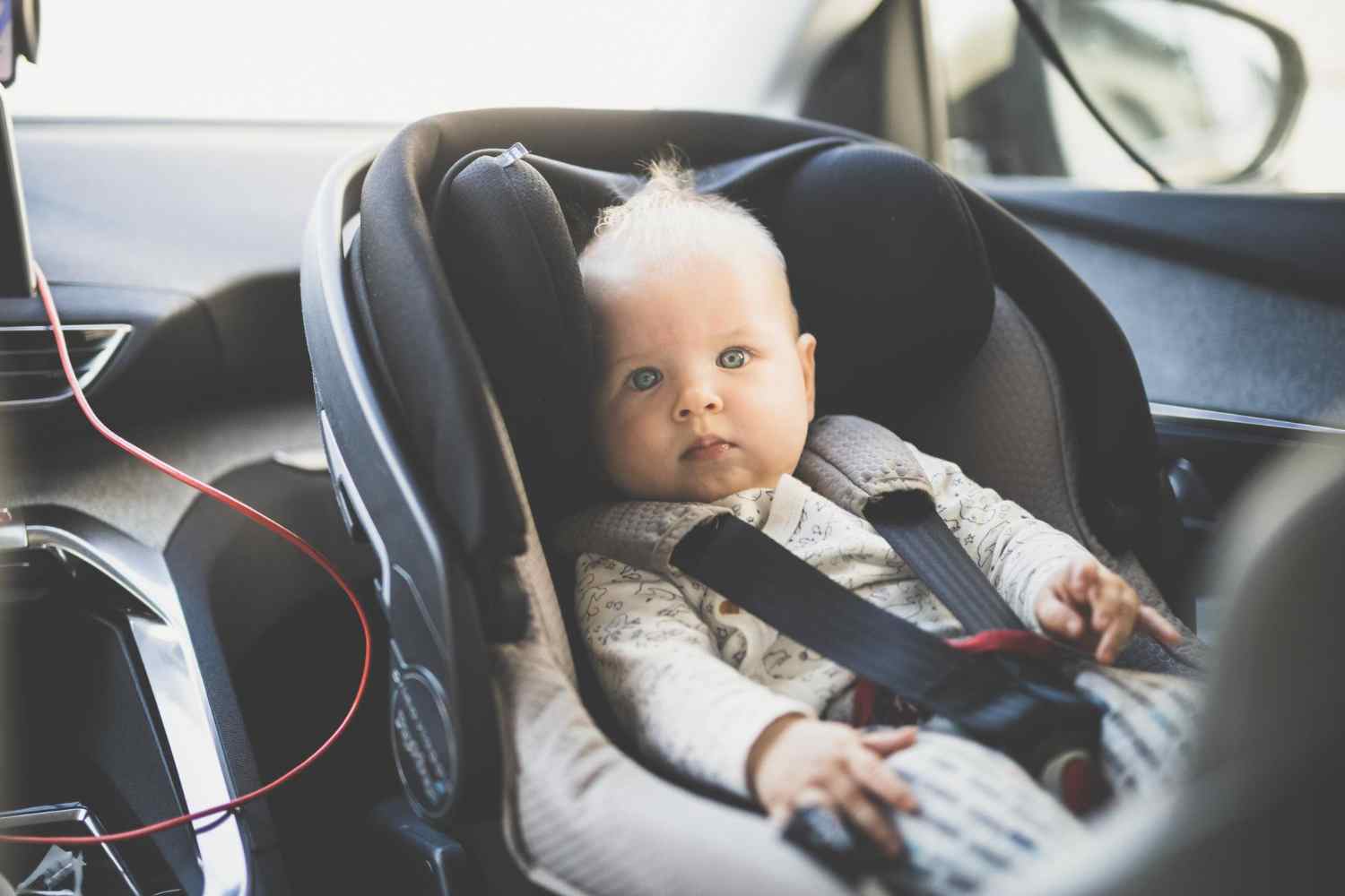 Cum-aleg-scaun-auto-bebelus