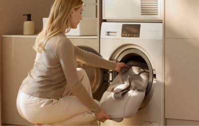 Balansoar electric Momcozy 2 in 1 - Husa scaunului se detaseaza si poate fi spalata la masina