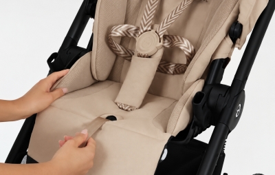 Carucior Cybex Balios S Lux 3 in 1 Black/Almond Beige cu Scoica Auto Cloud G3 - centuri reglabile rapid