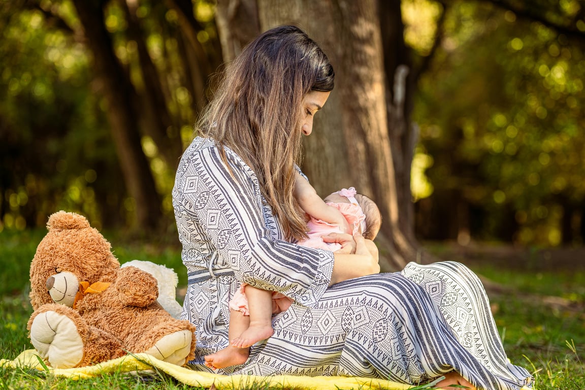 Stimularea lactației: poziții de alăptare, masajul sânilor și alimente care stimulează lactația