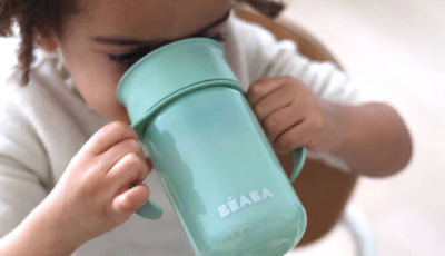 Cana de invatare Beaba 340 ml Sage Green - sistem de baut prin presiune