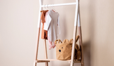 Descriere Suport haine Tipi Childhome 60x60x197.3 cm, Lemn Natural/Alb