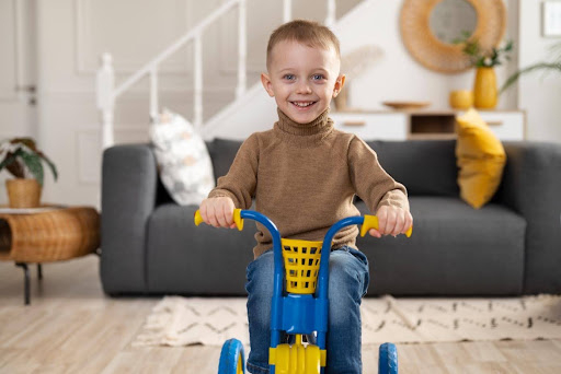 Top triciclete pentru copii - 2 modele care îi fac pe cei mici să adore plimbările în 2026