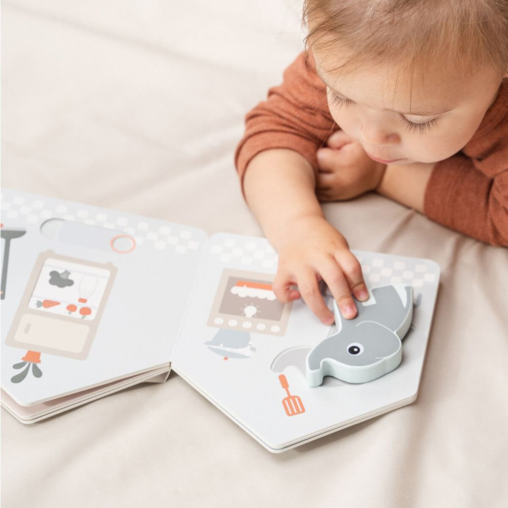 Carticica jucarie educativa Done by Deer Casa lui Elphee [6]