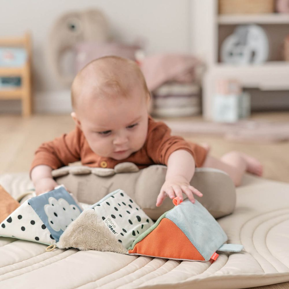 Jucarie senzoriala cub Done by Deer Fold-Out Colour Mix [9]