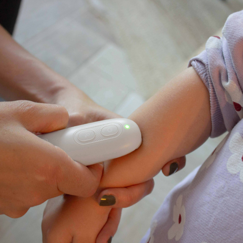 Aparat pentru calmarea muscaturilor de tantar bblüv Büg [1]