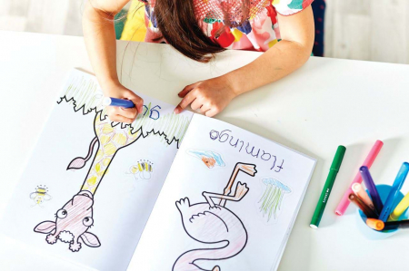 Carte de colorat cu activitati in limba engleza si abtibilduri Jungle [2]