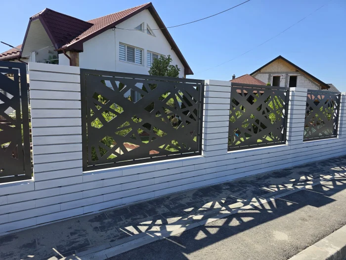 Cum poți construi un gard rezistent folosind matrițe pentru bolțari gard