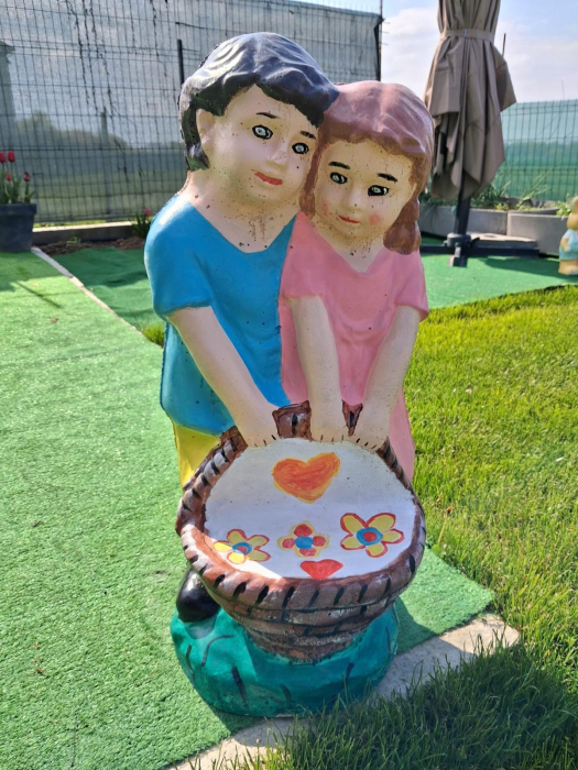 Matrita fata si baiat cu cosulet 66 cm H [2]