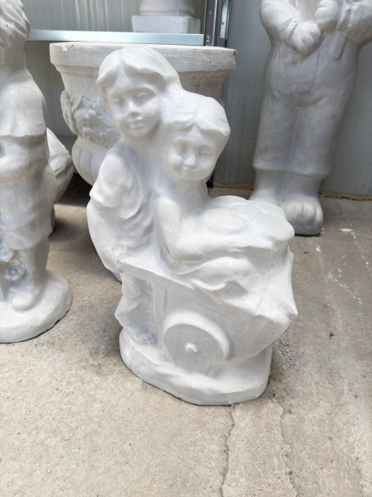 Matrita fata si baiat cu roaba 52.5 cm H [2]