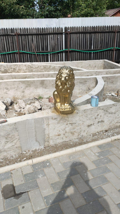 Imposing lion mold left 54 cm H [2]