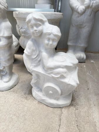 Matrita fata si baiat cu roaba 52.5 cm H [1]