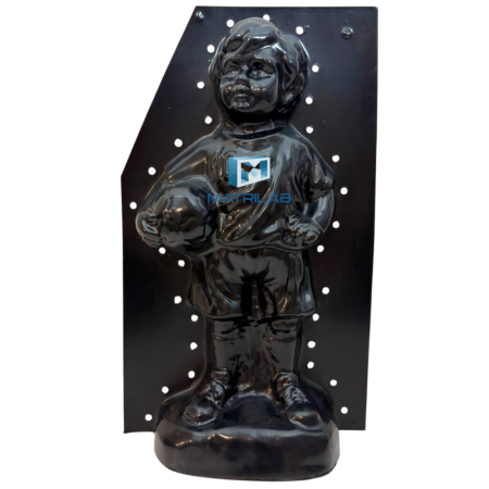 Matrite decoratiuni gradina - Matrita baiat fotbalist 50 cm H